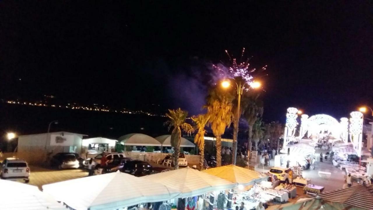 B&B A Due Passi Dal Mare Catona Di Reggio Calabria エクステリア 写真