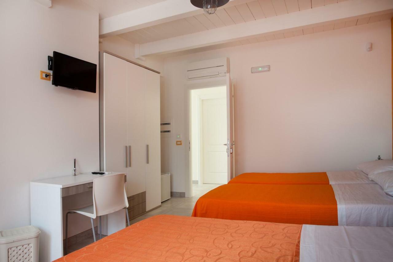 B&B A Due Passi Dal Mare Catona Di Reggio Calabria エクステリア 写真
